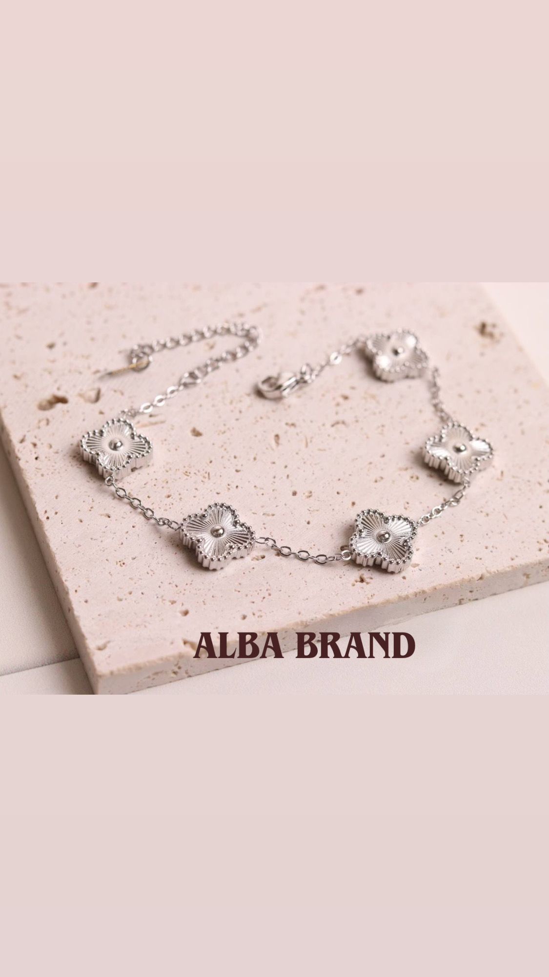 اسوارة فان كليف بخرزات كبيرة